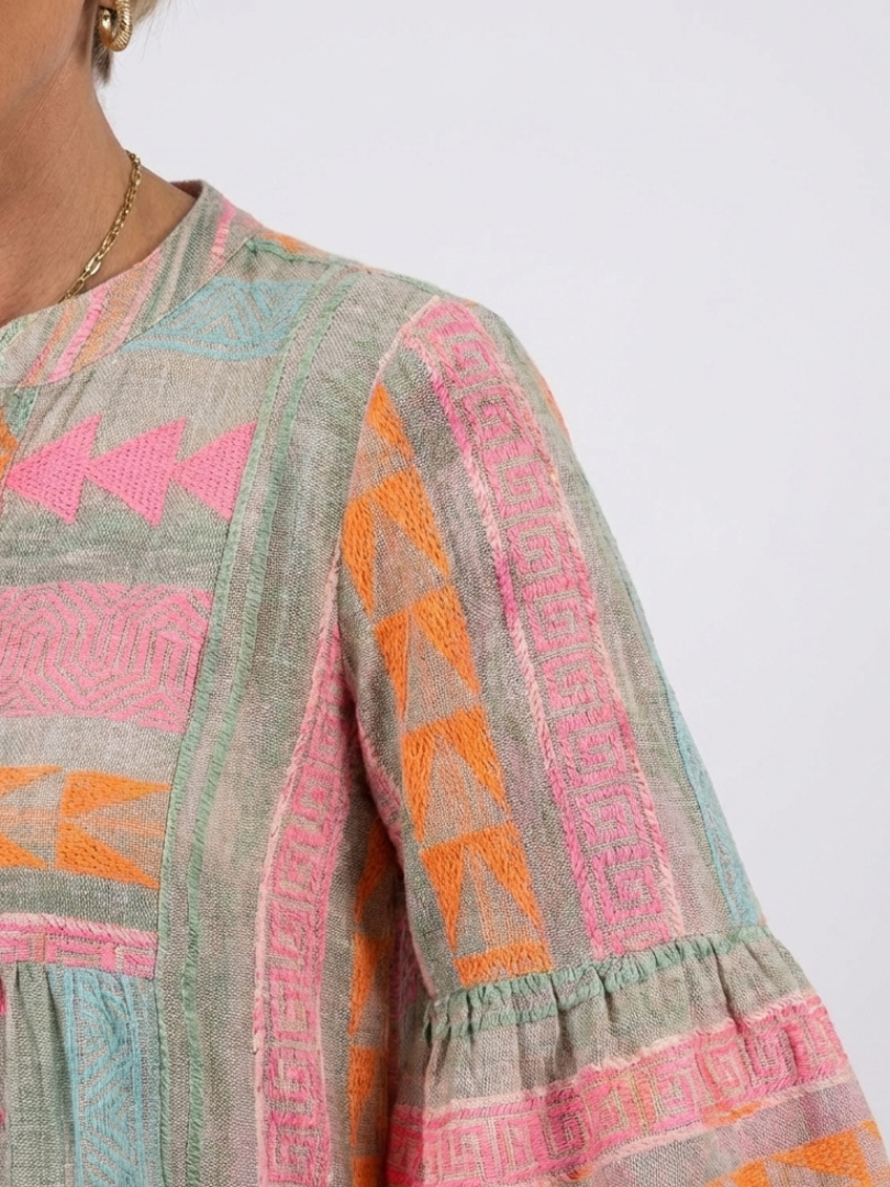 Maelle | Geometrisches Print V-Ausschnitt Stufen-Kleid in Knie-Länge