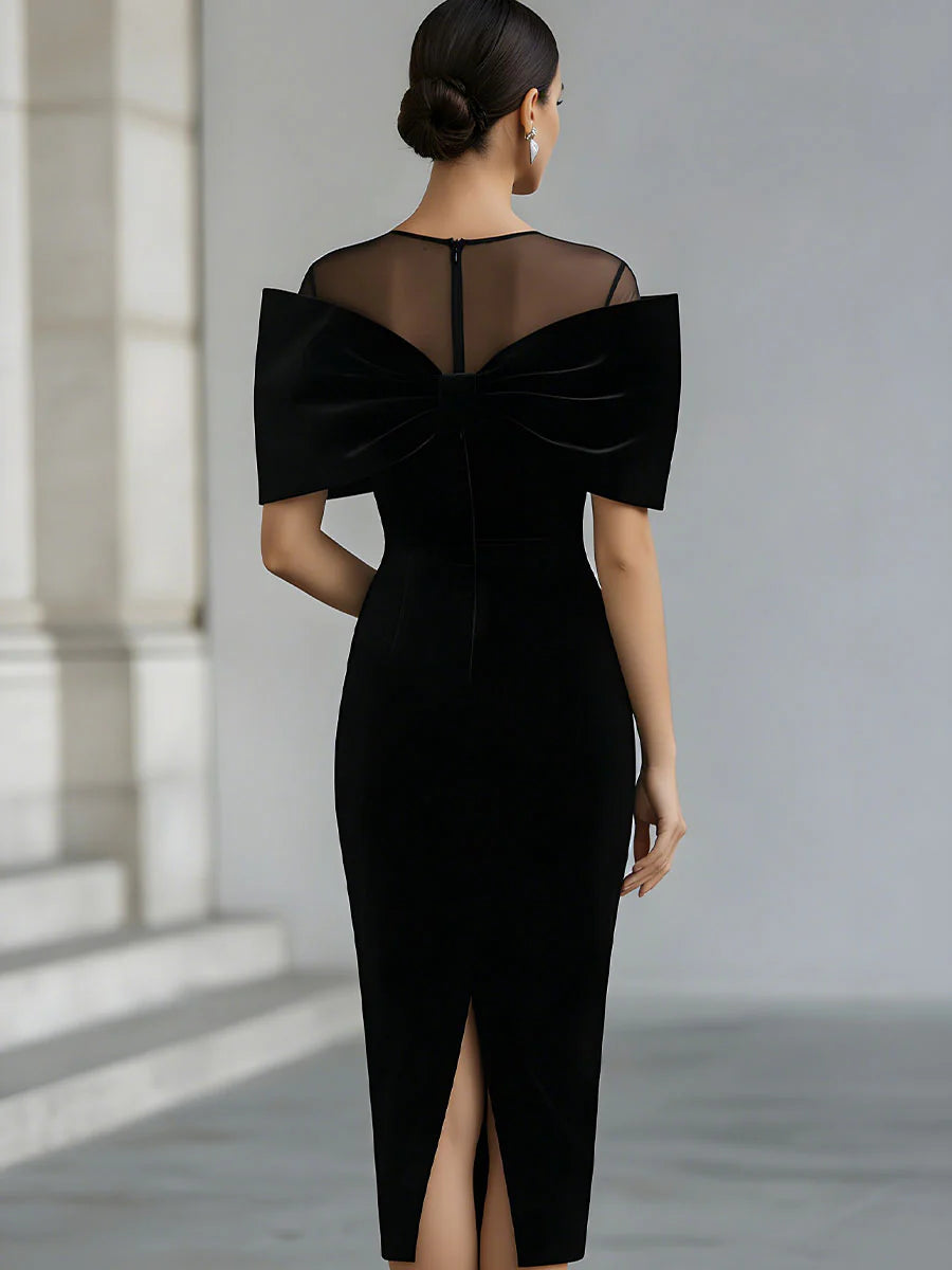 Dramatisches schwarzes Samtbogen-Midi-Kleid